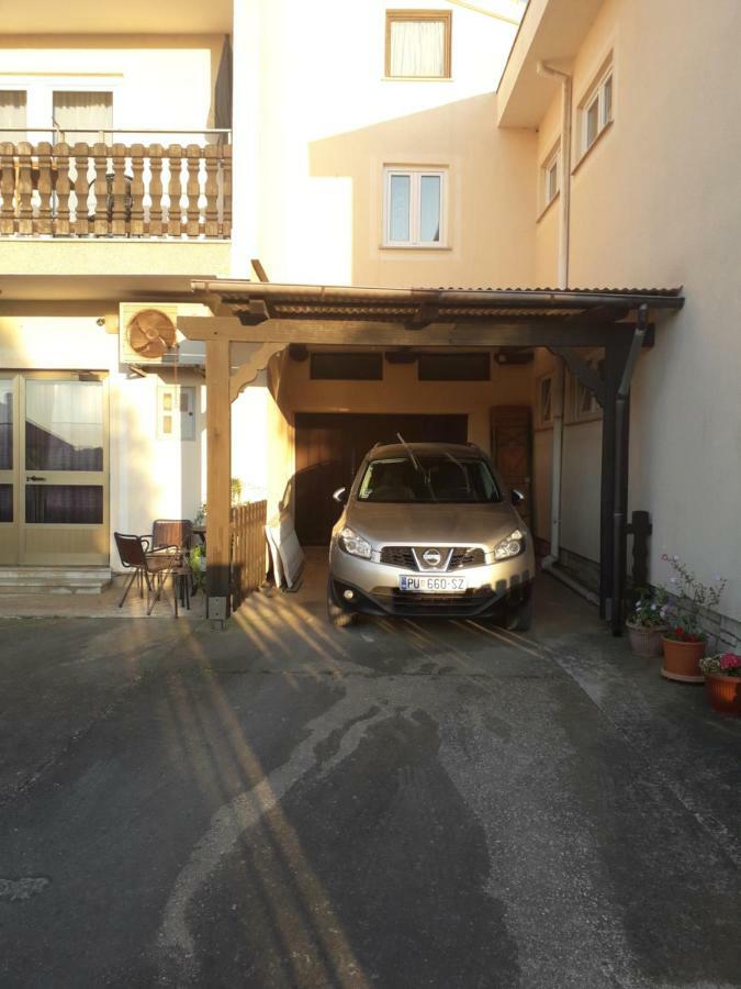 Apartments Hrga Пула Екстериор снимка
